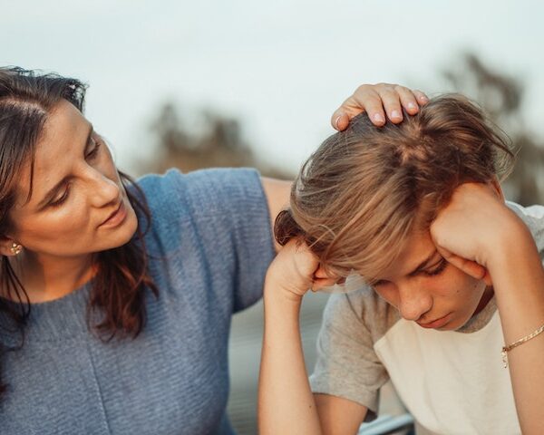 De ce e bine să fii un părinte ancoră și nu un părinte prieten sau părintele șef și cum faci asta?